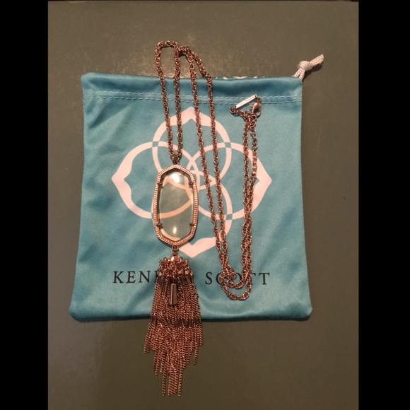 Kendra Scott Pendant Necklace - Picture 2 of 2